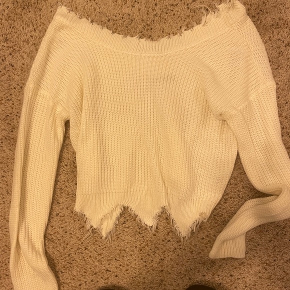 White sweater distressed - Picture 4 of 4